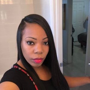 Meet your Posher, Corina